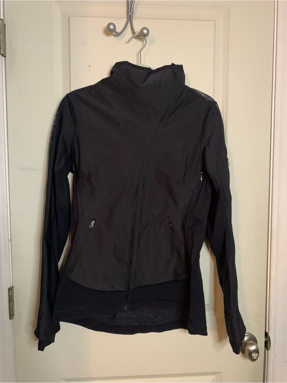 Womenโs Black Bahkti Yoga Asymmetric Zip Jacket Sz 8